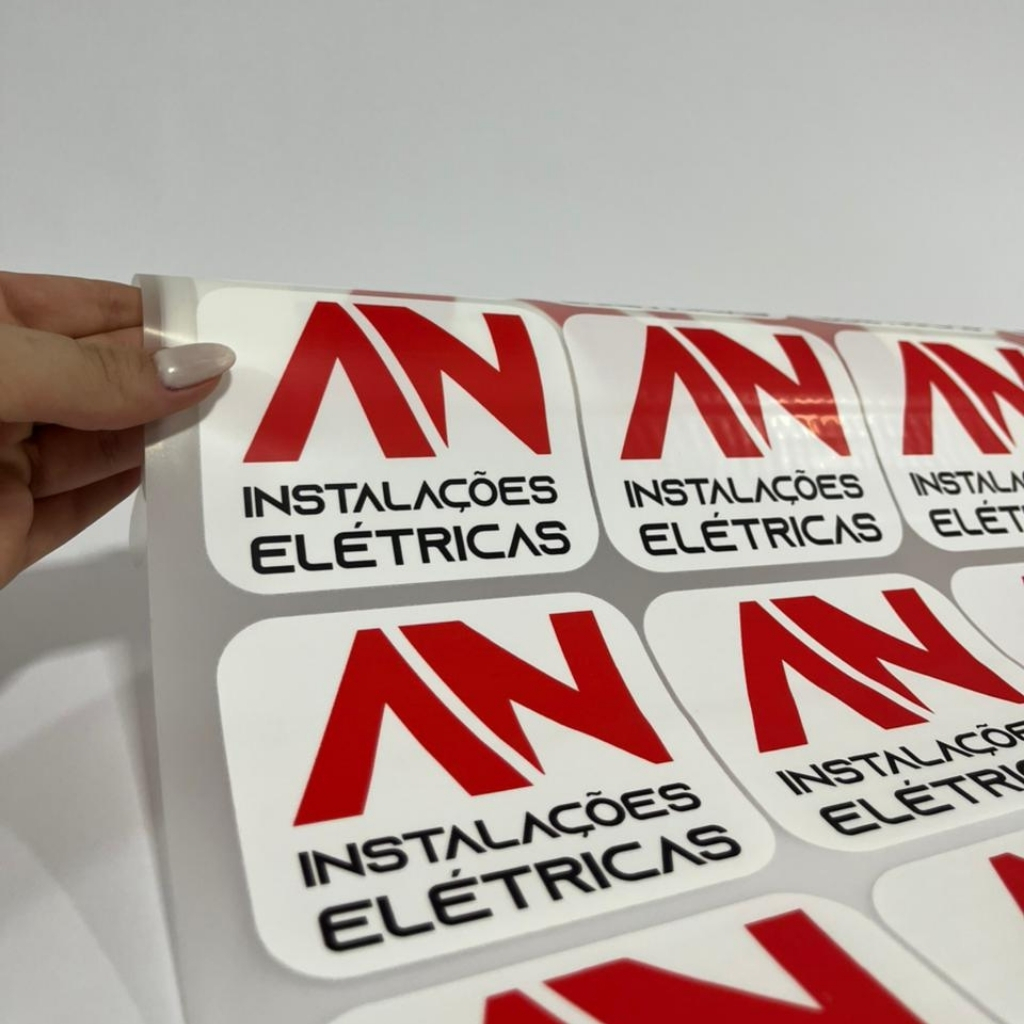 Adesivo DTF têxtil para personalização de roupas