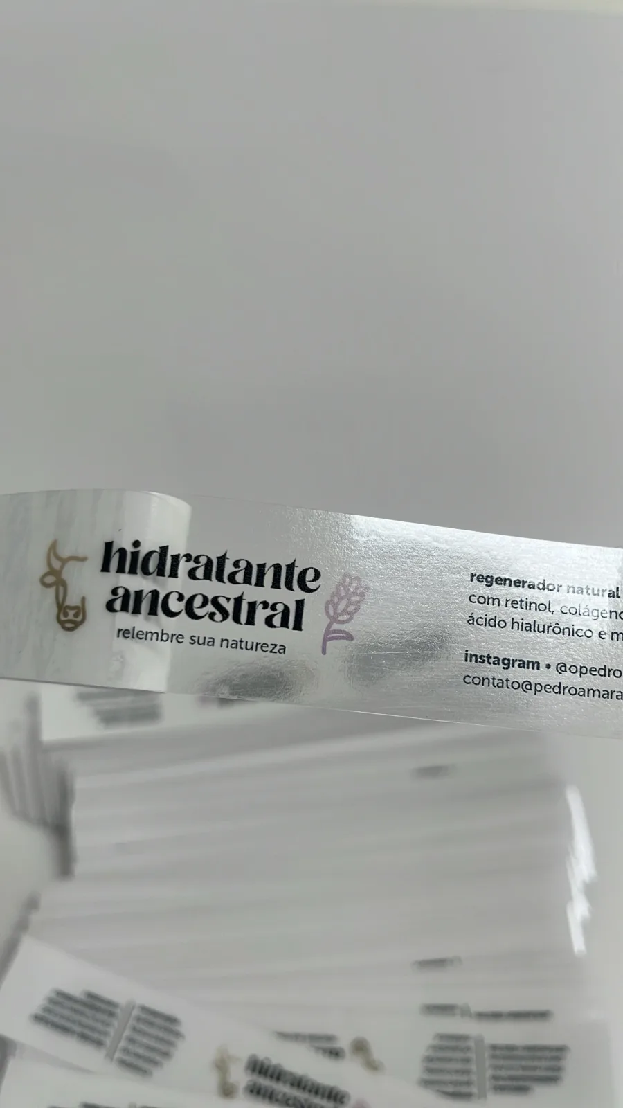 Adesivo de vinil com fundo transparente, detalhe