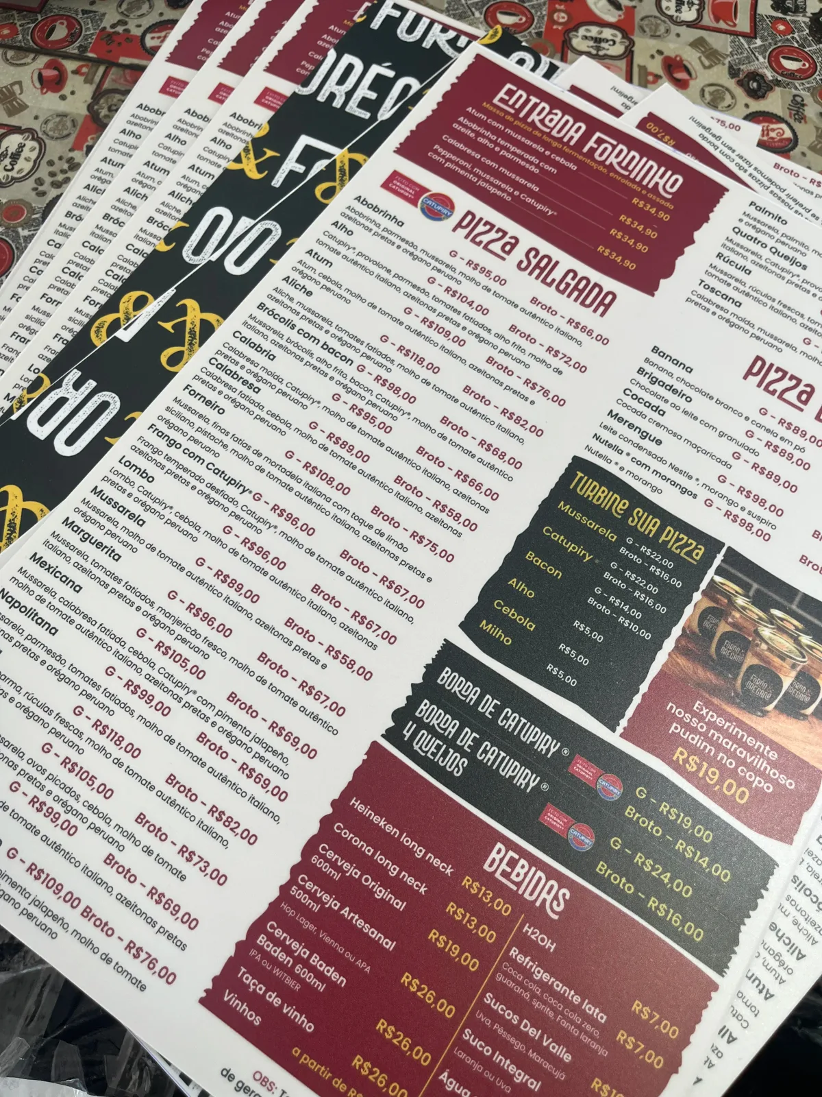 Cardápio de pizzaria impresso pela Mipri Gráfica Express
