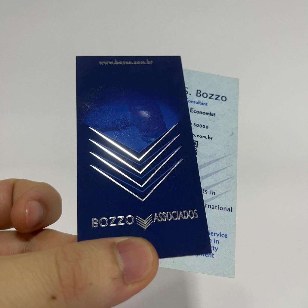 Detalhe do verniz localizado no cartão de visita