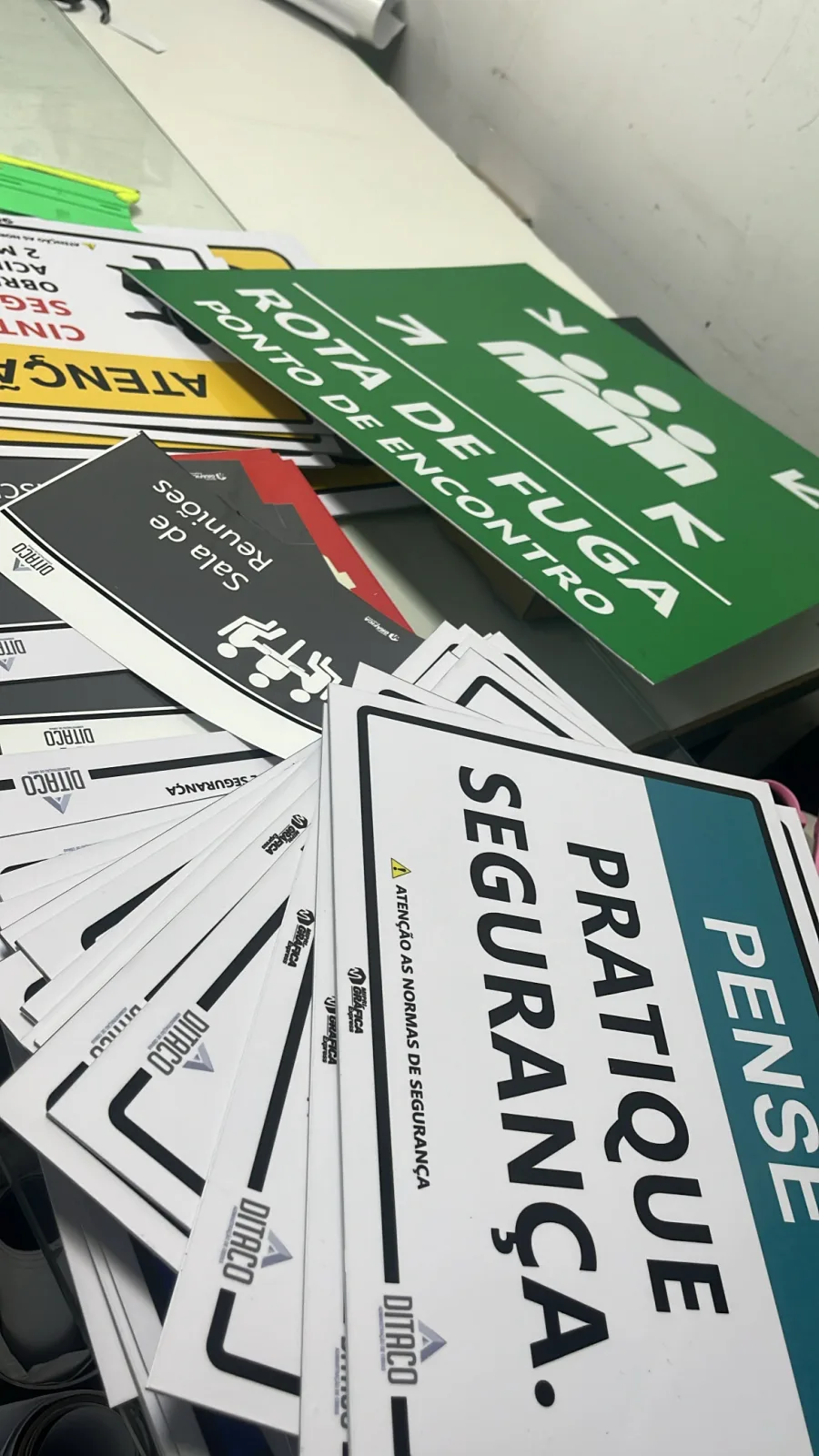 Placas de sinalização de segurança para canteiro de obras